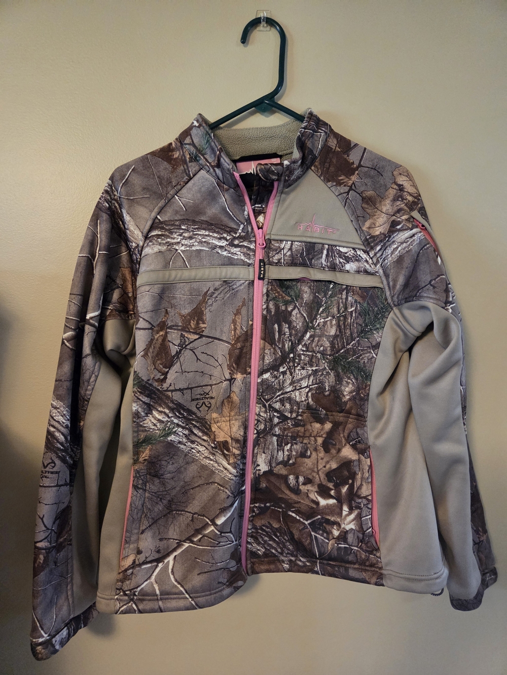 Habit Camo Womans Softshell Jacket with Pink Trim Medium